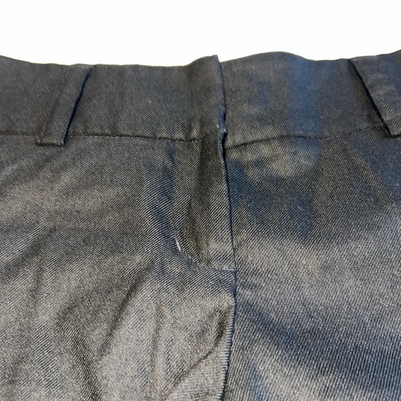 Express Shorts - Picture 2 of 6